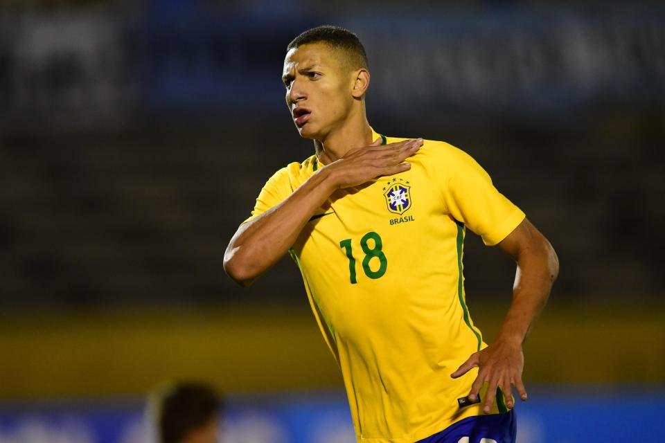 Richarlison desponta como grande candidato à 9 do Brasil na Copa